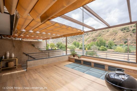 CASA EN CARRETERA DE LA SIERRA - GRANADA