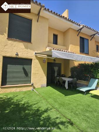 PRECIOSA CASA CON PISCINA JUNTO A TODOS LOS SERVICIOS EN ESTEPONA - MALAGA