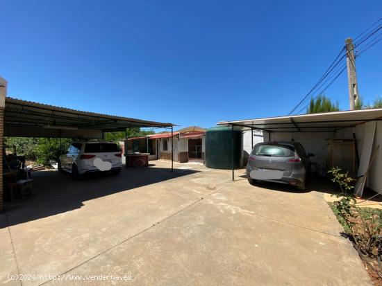 ZONA CAMINO VIEJO DE ALMODOVAR - Parcela de 1.500m² CON 2 CASAS - CORDOBA