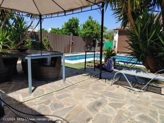 ZONA HIGUERON -  2 CASAS y PISCINA en una Parcela de 1.500 m2 - CORDOBA