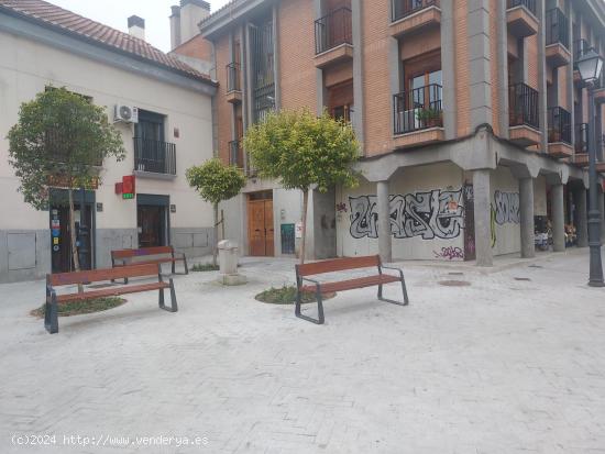  Local en la plaza de las Islas Azores, 3 - MADRID 