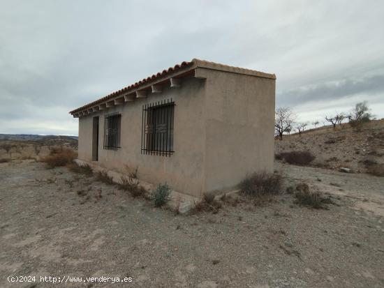 Casa de campo con terreno cerca de Puerto Lumbreras - MURCIA