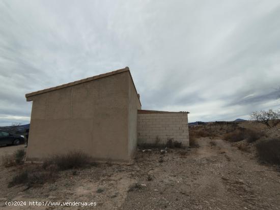 Casa de campo con terreno cerca de Puerto Lumbreras - MURCIA