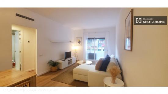 Se alquila habitación en apartamento de 4 dormitorios en Eixample - BARCELONA