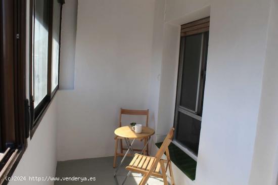 Habitaciones en alquiler en apartamento de 3 dormitorios en Usera. - MADRID