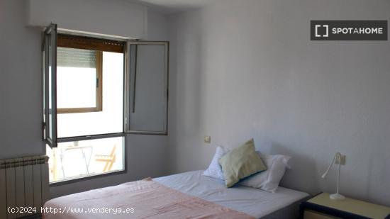 Habitaciones en alquiler en apartamento de 3 dormitorios en Usera. - MADRID