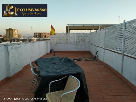 Alquiler de Atico en Sevilla de 2 Hab y 1 Baño con Terraza de 50 m2. Exclusivas360 - SEVILLA