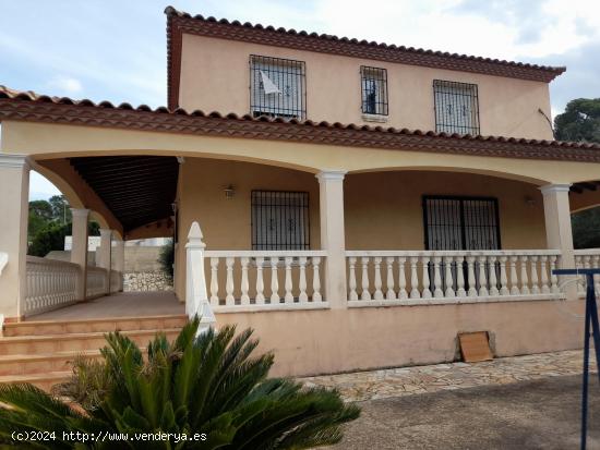  CHALET IMPRESIONANTE EN URBANIACIÓN EL RESPIRALL - VALENCIA 