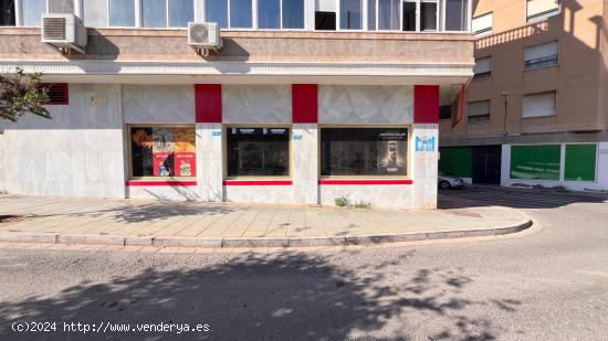 Local comercial en pleno Bulevar de El Ejido - ALMERIA