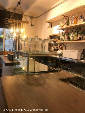 BAR EN TRASPASO CON LICENCIA C1 + TERRAZA - BARCELONA