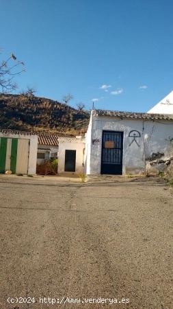 Parcela Urbana de 2000 mt con vivienda y almacén en El Puertecico, Huércal Overa - ALMERIA