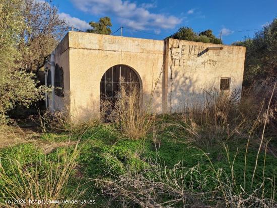 Cortijo a reformar con gran extensión de terreno en Mojácar - ALMERIA