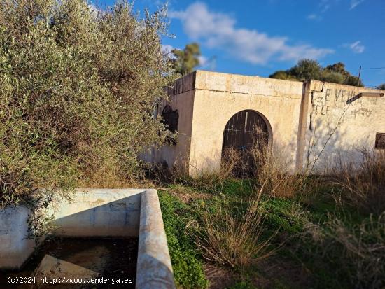 Cortijo a reformar con gran extensión de terreno en Mojácar - ALMERIA