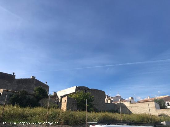 SOLAR UBANO CON BONITAS VISTAS EN CAMPANET - BALEARES