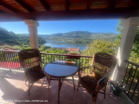 Chalet con impresionantes vistas en Castrelo de Miño - ORENSE