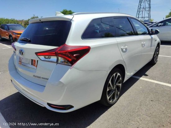 Toyota Auris Touring Sports FEEL! - Montcada i Reixach