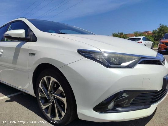 Toyota Auris Touring Sports FEEL! - Montcada i Reixach