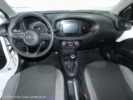 Toyota Aygo X Cross 1.0 72CV Play - Málaga