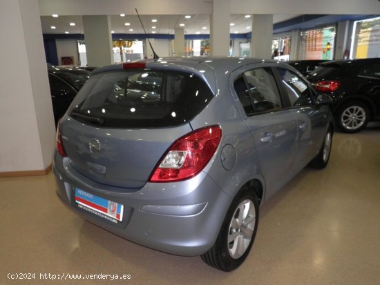 Opel Corsa 1.2 SELECTIVE sólo 21.000 Km Etiq. medioambiental verde C - Barcelona