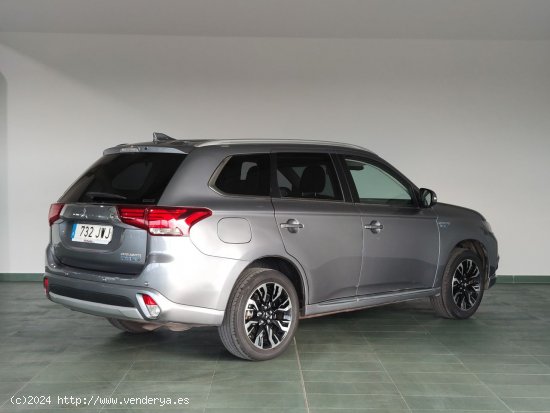 Mitsubishi Outlander PHEV Kaiteki 4WD - Quart de Poblet