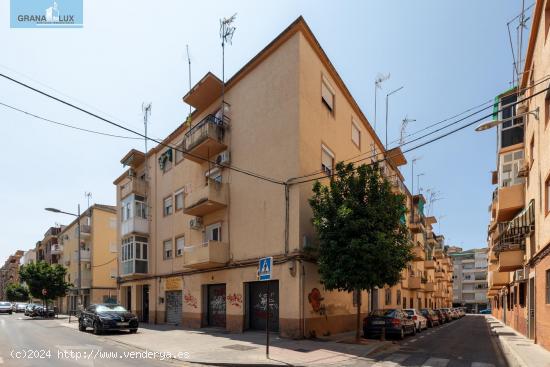 ESTUPENDO PISO EN BARRIO PAJARITOS. - GRANADA