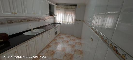 Casa a la venta en Puerto de Sagunto, 5 hab, 4 baño, terraza, garaje - VALENCIA