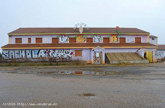  LOCAL COMERCIAL EN SANTA CRISTINA DE VALMADRIGAL - LEON 