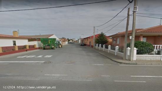 Se Vende en Bercianos del Paramo - LEON