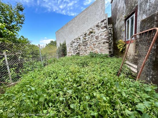 SE VENDE CASA PARA REFORMAR CON UN PEQUEÑO TERRENO A UN PASO DE LA PLAYA - A CORUÑA