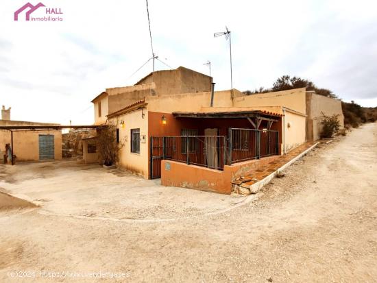  GRAN OPORTUNIDAD  CASA CUEVA  DE 3 DORMITORIOS EN ABANILLA CON 4.725 M2 DE PARCELA - MURCIA