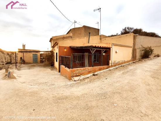  GRAN OPORTUNIDAD  CASA CUEVA  DE 3 DORMITORIOS EN ABANILLA CON 4.725 M2 DE PARCELA - MURCIA