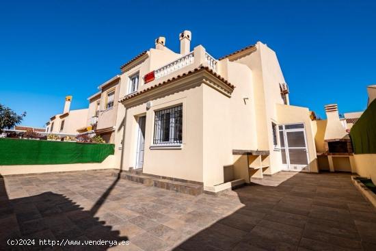  REFORMADO ADOSADO DE 3 DORMITORIOS. 2 BAÑOS. PISCINA COMUNITARIA. - ALICANTE 