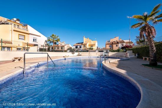 REFORMADO ADOSADO DE 3 DORMITORIOS. 2 BAÑOS. PISCINA COMUNITARIA. - ALICANTE