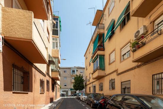 ESTUPENDO PISO EN BARRIO PAJARITOS. - GRANADA