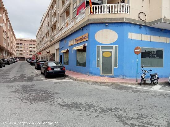 SE ALQUILA LOCAL COMERCIAL A TRES CALLES, EN TORREVIEJA ZONA PARQUE DE LAS NACIONES - ALICANTE