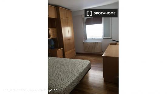 Se alquila habitación en piso compartido en Pamplona - NAVARRA