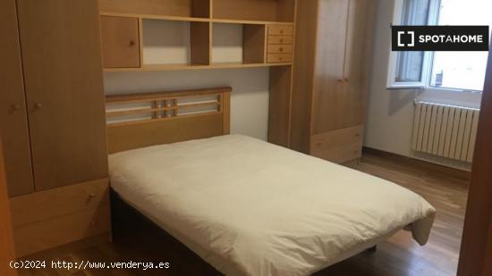 Se alquila habitación en piso compartido en Pamplona - NAVARRA