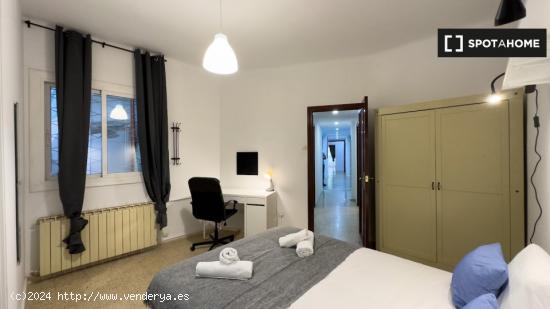 ¡Habitaciones en alquiler en un apartamento de 7 habitaciones en Barcelona! - BARCELONA