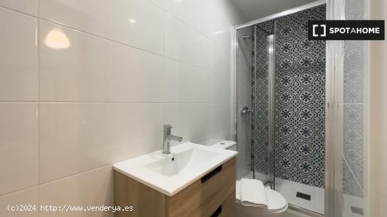 ¡Habitaciones en alquiler en un apartamento de 7 habitaciones en Barcelona! - BARCELONA