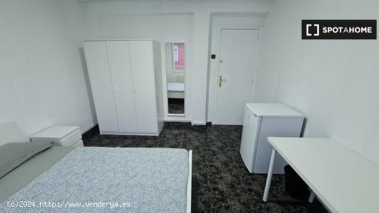 Habitación en piso compartido en Zaragoza - ZARAGOZA