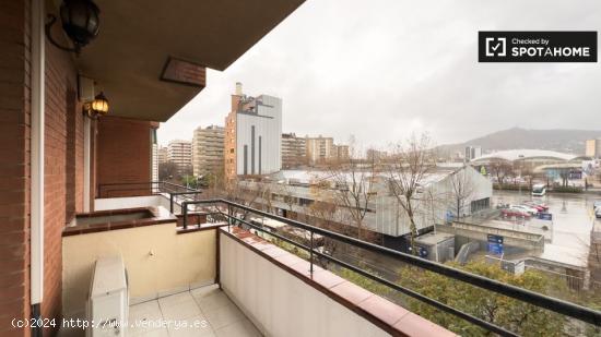 Alquiler de habitaciones en piso de 6 habitaciones en Les Corts - BARCELONA