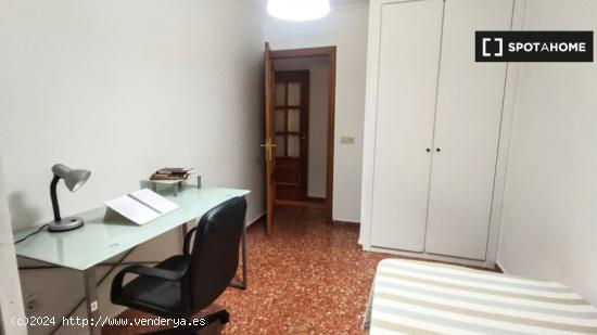 Habitaciones en alquiler en el apartamento de 5 dormitorios en Burjassot - VALENCIA