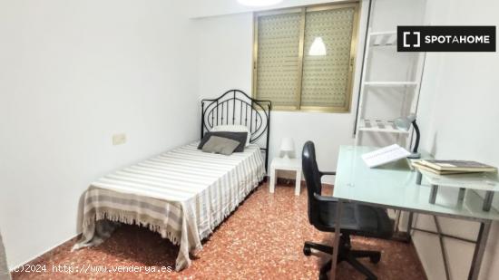 Habitaciones en alquiler en el apartamento de 5 dormitorios en Burjassot - VALENCIA