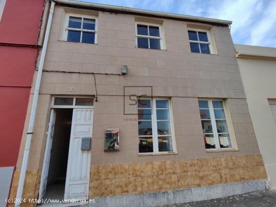 CASA ADOSADA PARA REFORMA EN ZONA URBANA EN SANTA MARINA, FERROL - A CORUÑA