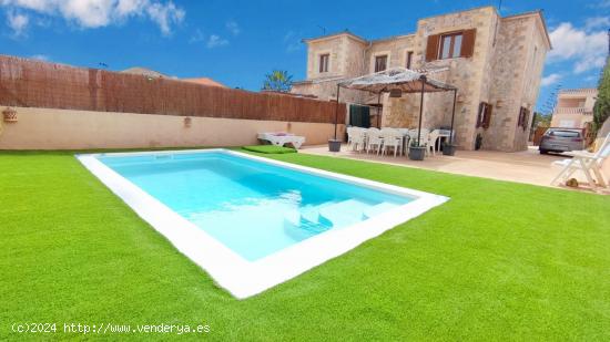 MAGNIFICO CHALET PAREADO CON PISCINA PRIVADA Y JARDÍN EN BAHÍA AZUL, MALLORCA - BALEARES