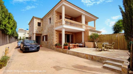 MAGNIFICO CHALET PAREADO CON PISCINA PRIVADA Y JARDÍN EN BAHÍA AZUL, MALLORCA - BALEARES