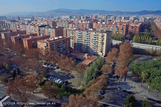 LOCAL CON LICENCIA DE SUPERMERCADO EN ALQUILER - BARCELONA