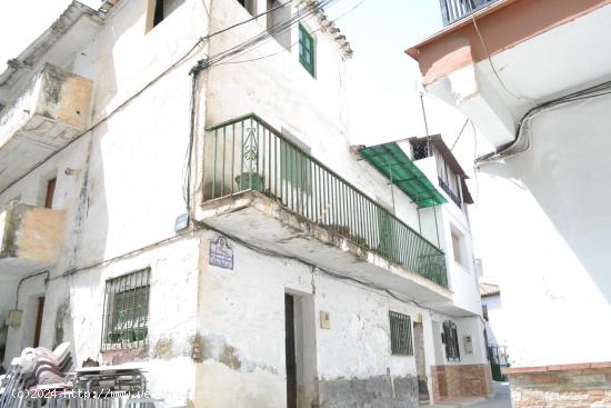 Preciosa casa de Pueblo en Pinos Genil en la calle principal - GRANADA