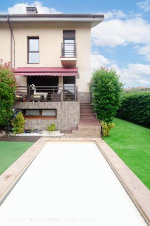 ESPECTACULAR CASA CON PISCINA A LA VENTA EN URBANIZACIÓN SOTO DE LLANERA - ASTURIAS