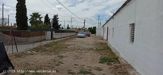 CASA DE CAMPO EN CREVILLENTE CON NAVES - ALICANTE